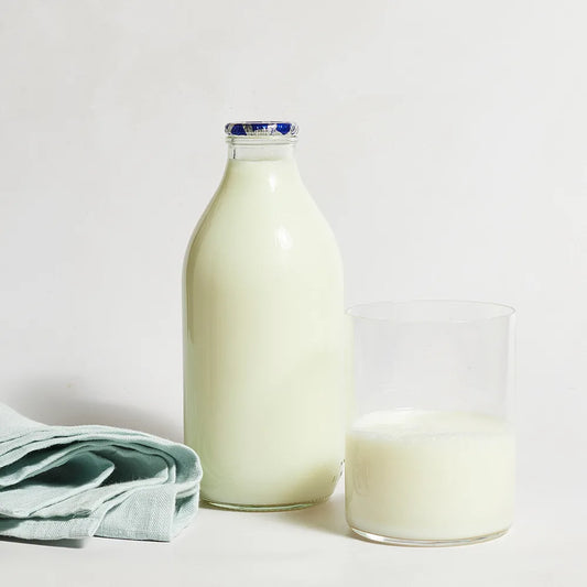 Fresh Skimmed Milk in Glass 568ml 1pt