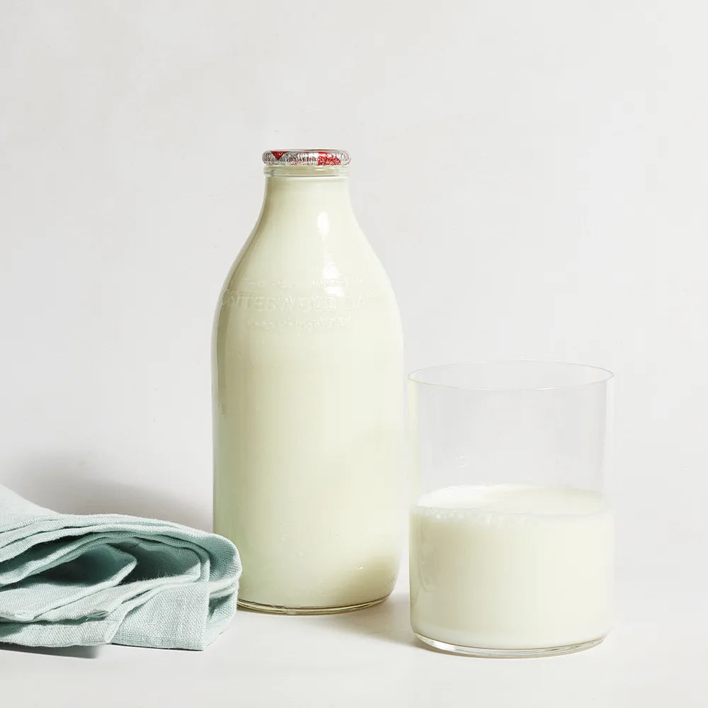 Fresh Semi Skimmed Milk in Glass 568ml 1pt