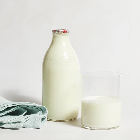 Fresh Semi Skimmed Milk in Glass 568ml 1pt